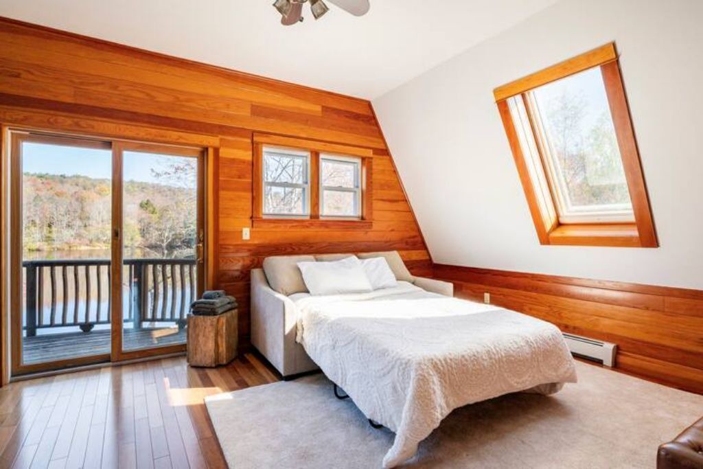 Photo of Bedroom in Parksville