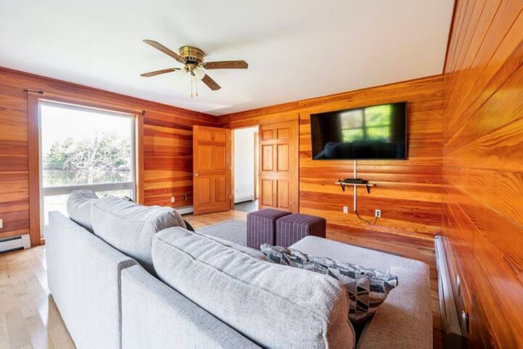 Photo of Livingroom in Parksville