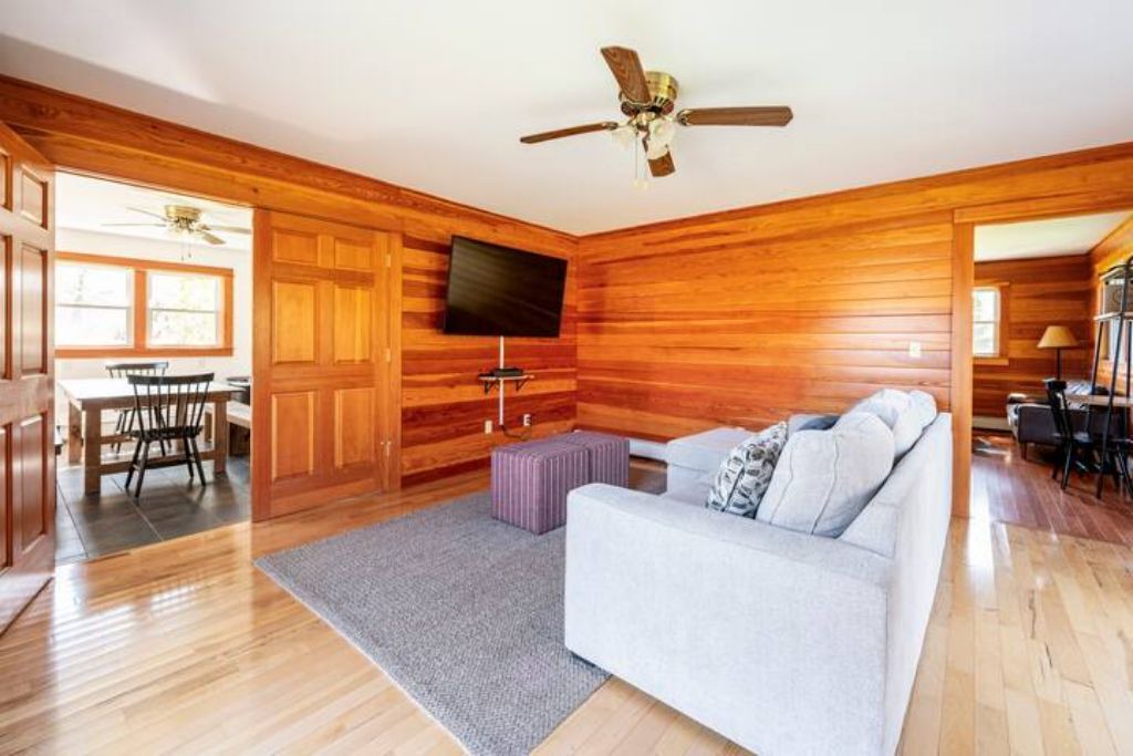Photo of Livingroom in Parksville