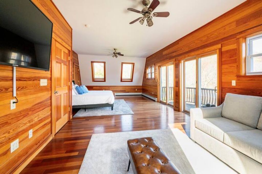 Photo of Livingroom in Parksville