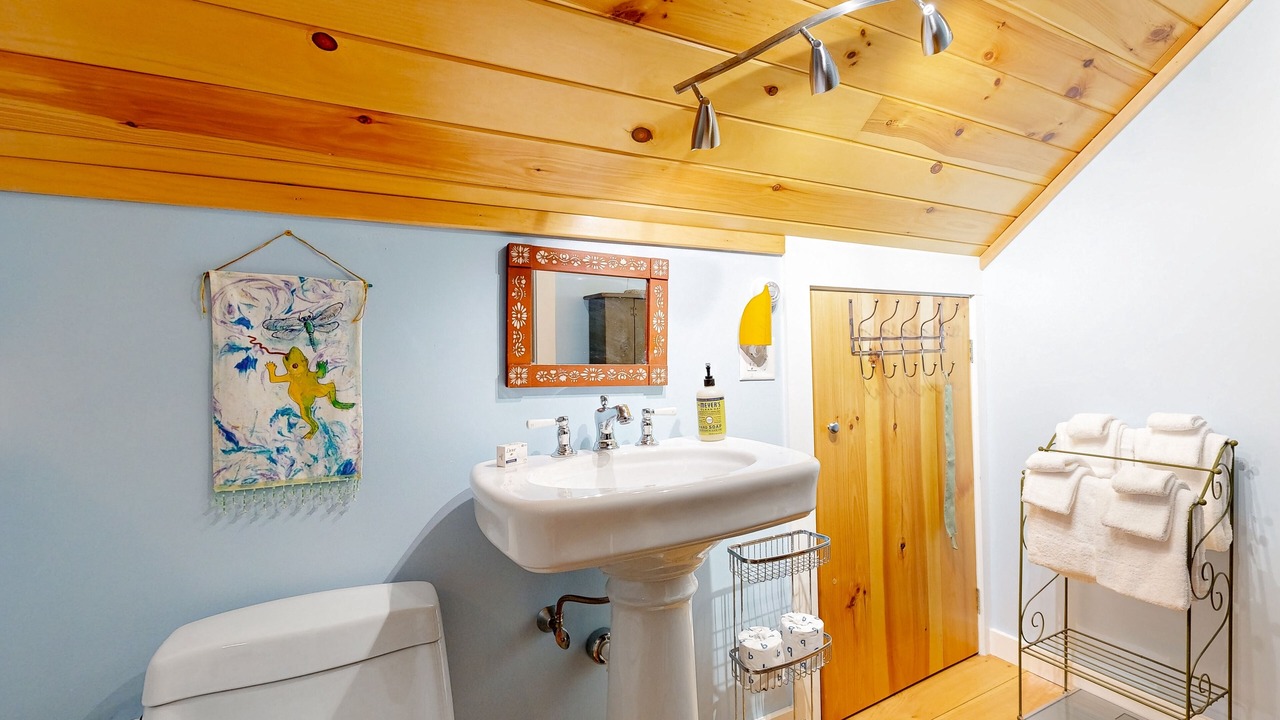 Photo of Bathroom in Warren
