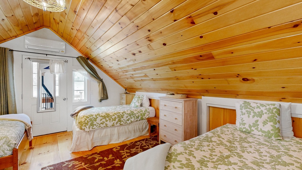 Photo of Bedroom in Warren