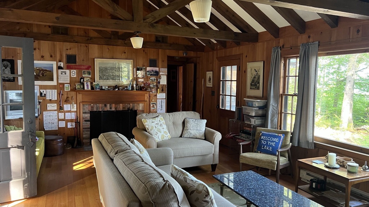 Photo of Livingroom in Alton