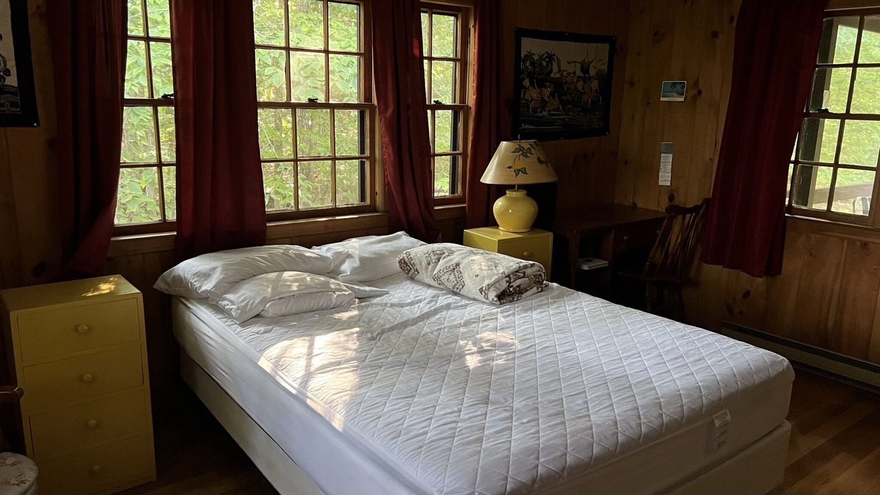 Photo of Bedroom in Alton