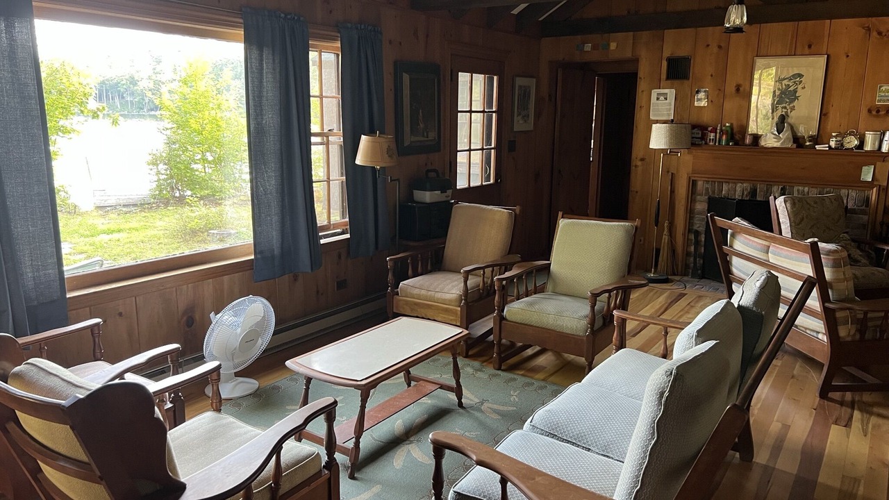Photo of Livingroom in Alton