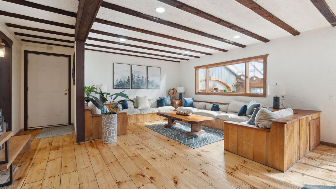 Photo of Livingroom in West Dover