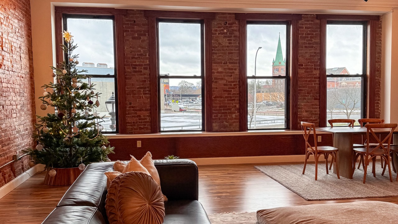 Photo of Livingroom in Utica