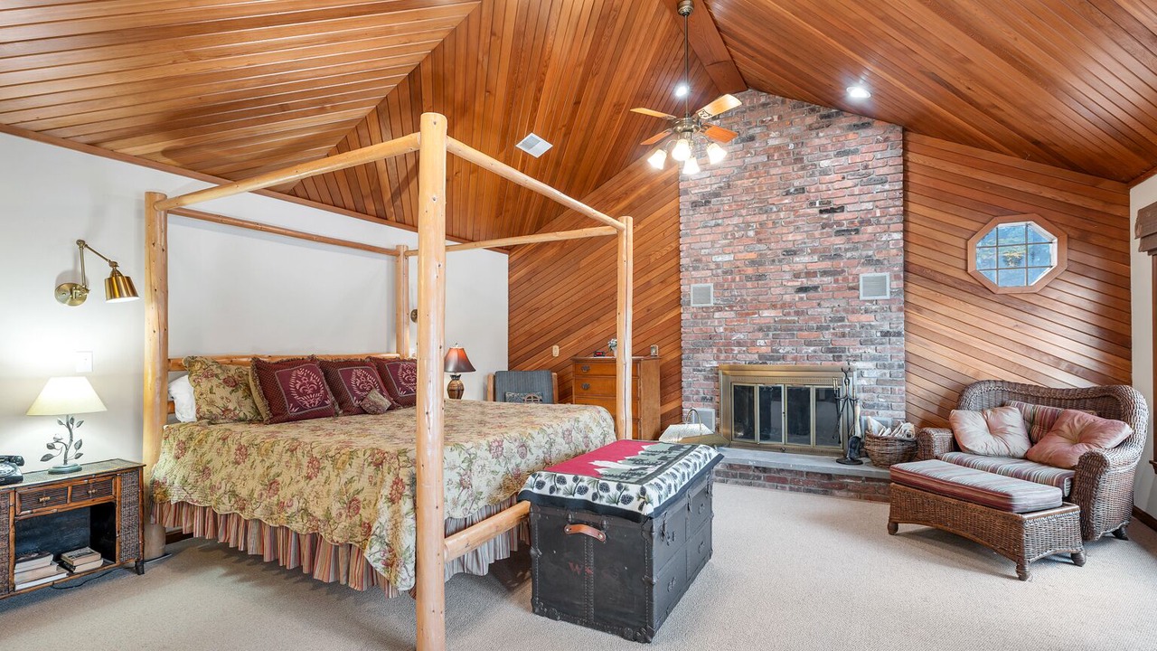 Photo of Bedroom in Moultonborough