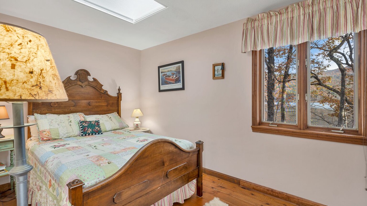 Photo of Bedroom in Moultonborough