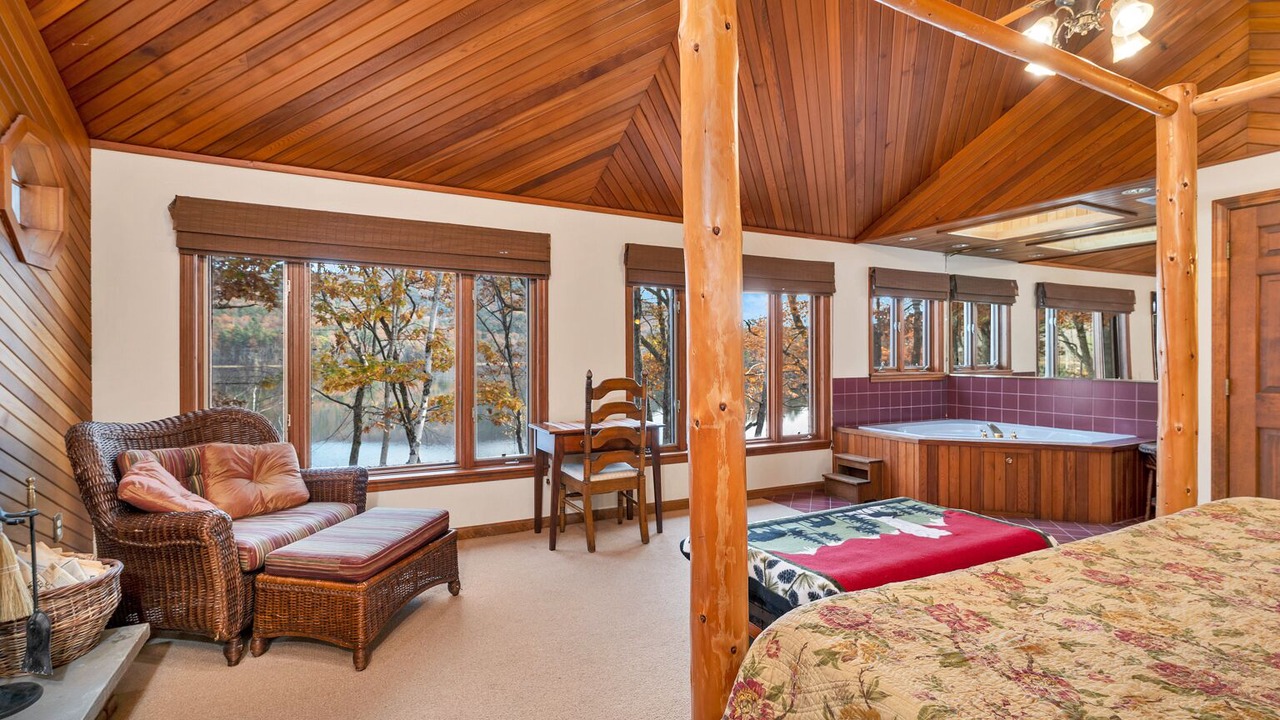 Photo of Bedroom in Moultonborough