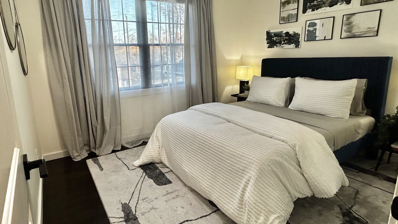 Photo of Bedroom in Glen Cove
