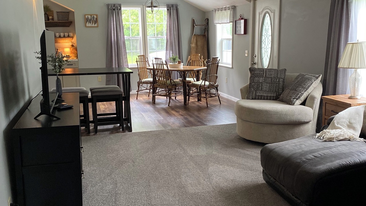Photo of Livingroom in Jamestown