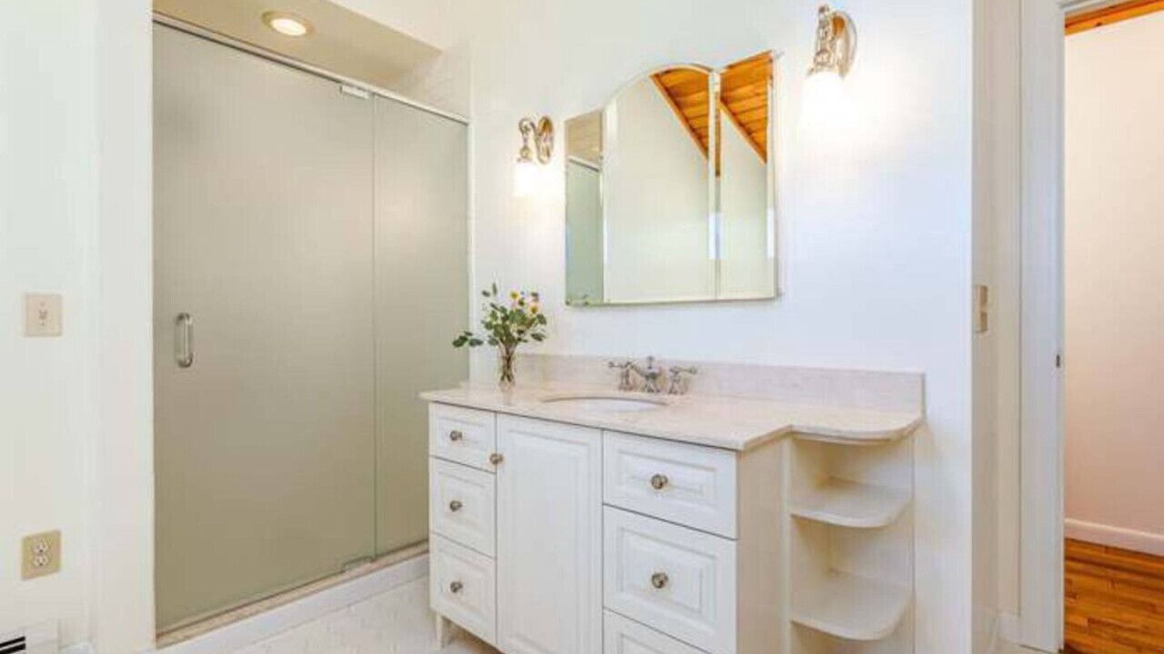 Photo of Bathroom in Alburg