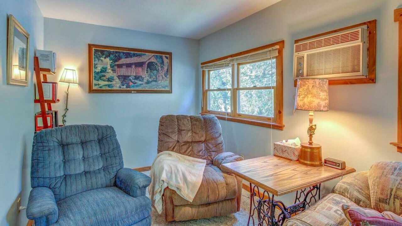 Photo of Livingroom in Schuyler Falls
