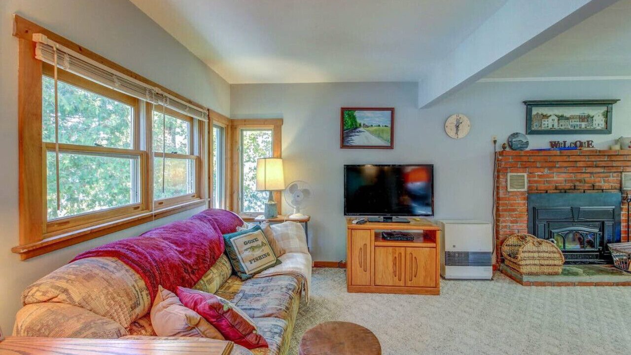 Photo of Livingroom in Schuyler Falls