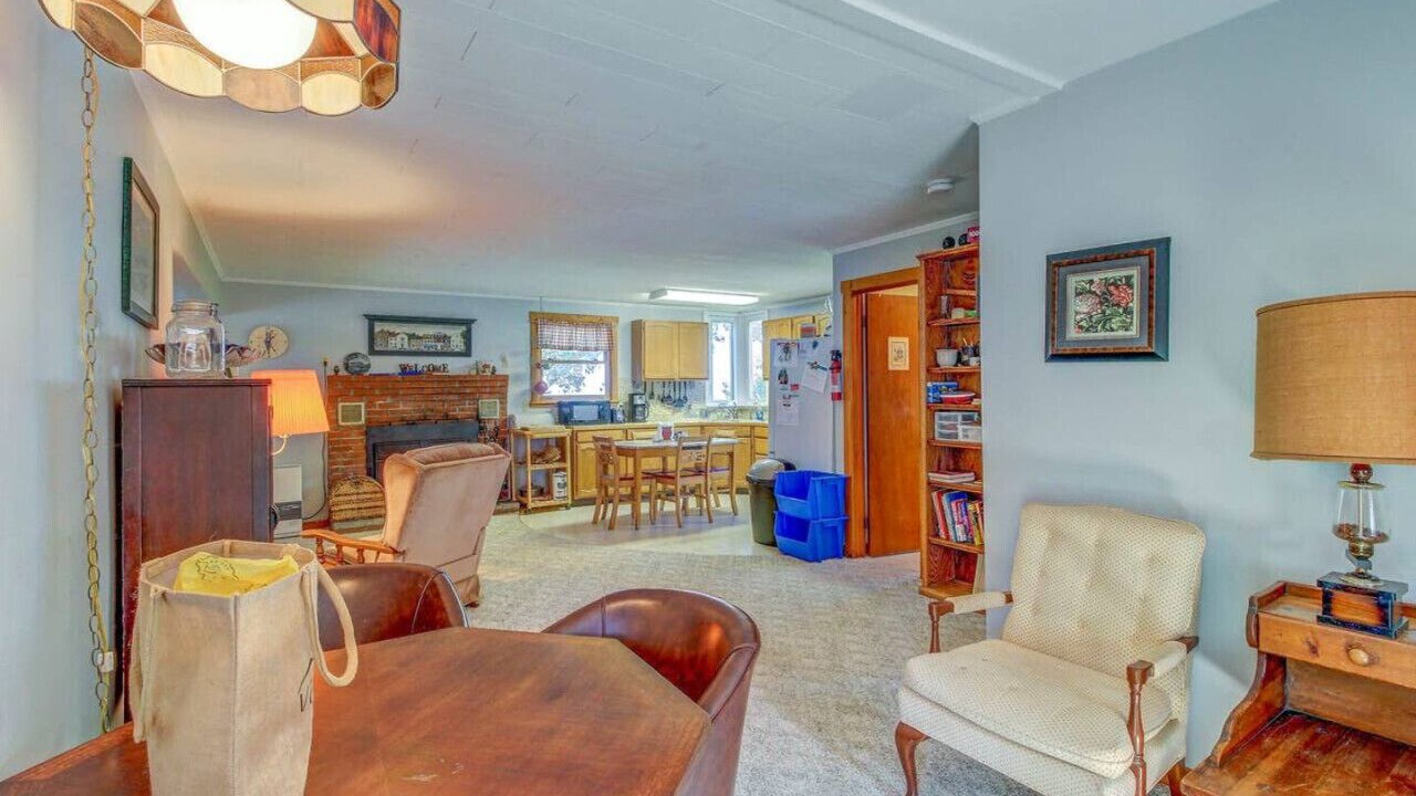 Photo of Livingroom in Schuyler Falls