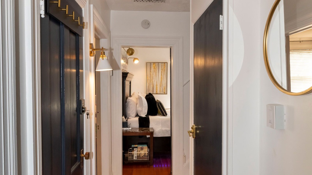 Photo of Bedroom in Utica