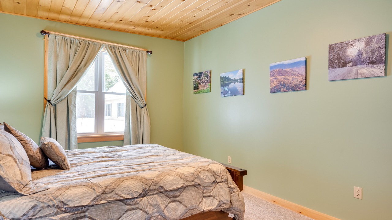 Photo of Bedroom in Stark