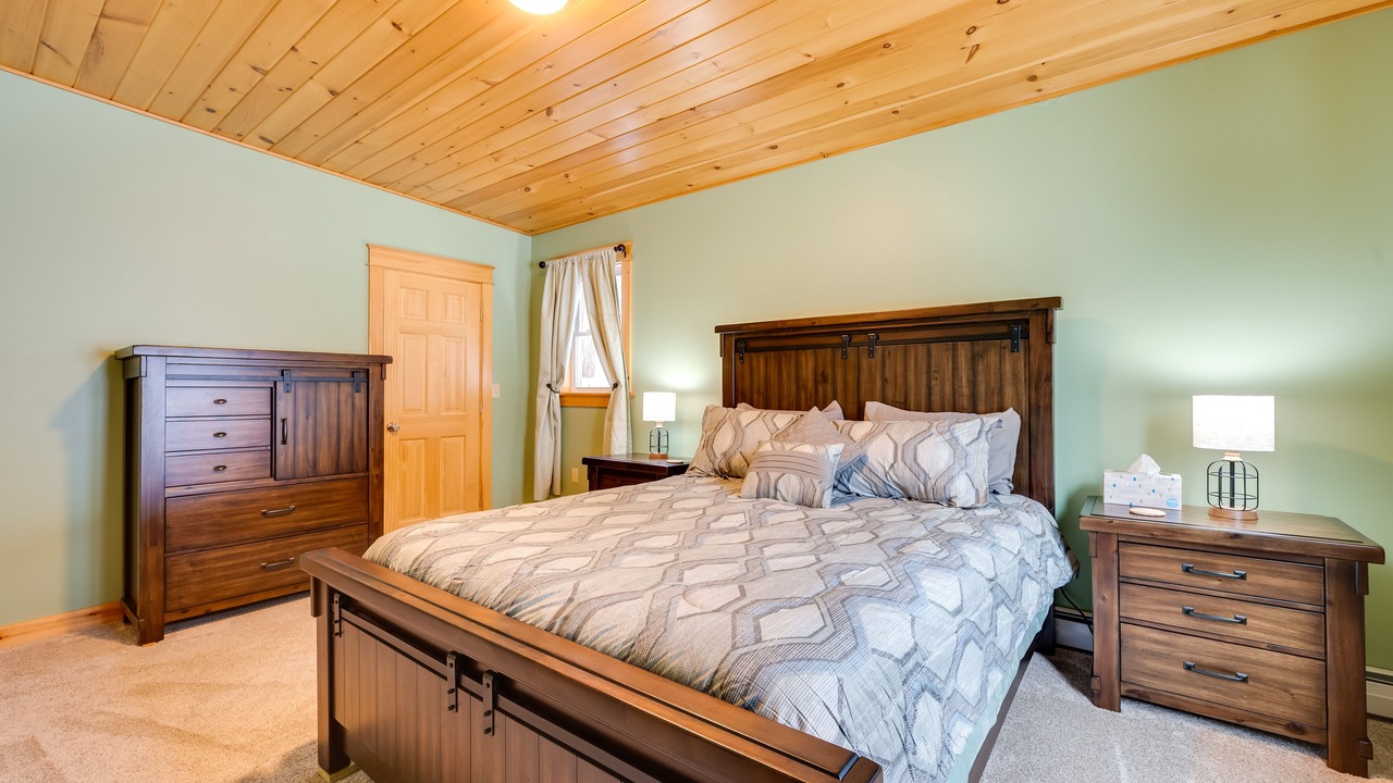 Photo of Bedroom in Stark