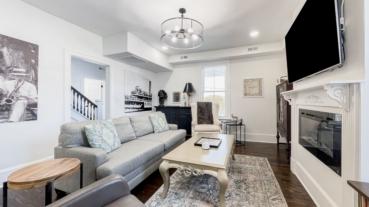 Photo of Livingroom in West Fairfax