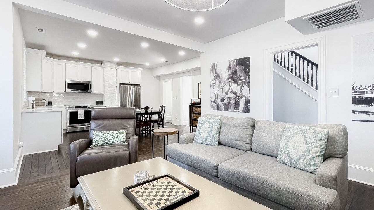 Photo of Livingroom in West Fairfax