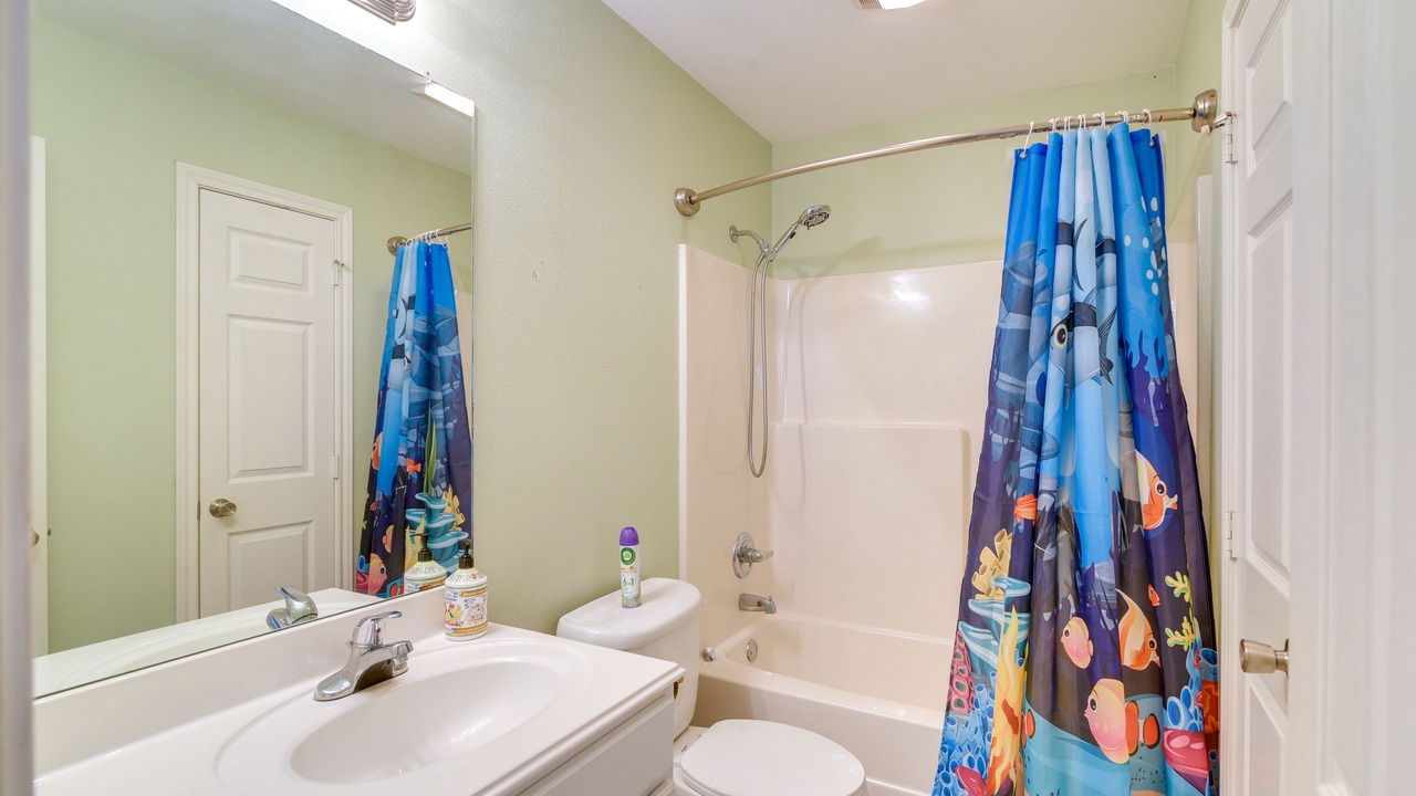 Photo of Bathroom in Pirates Beach