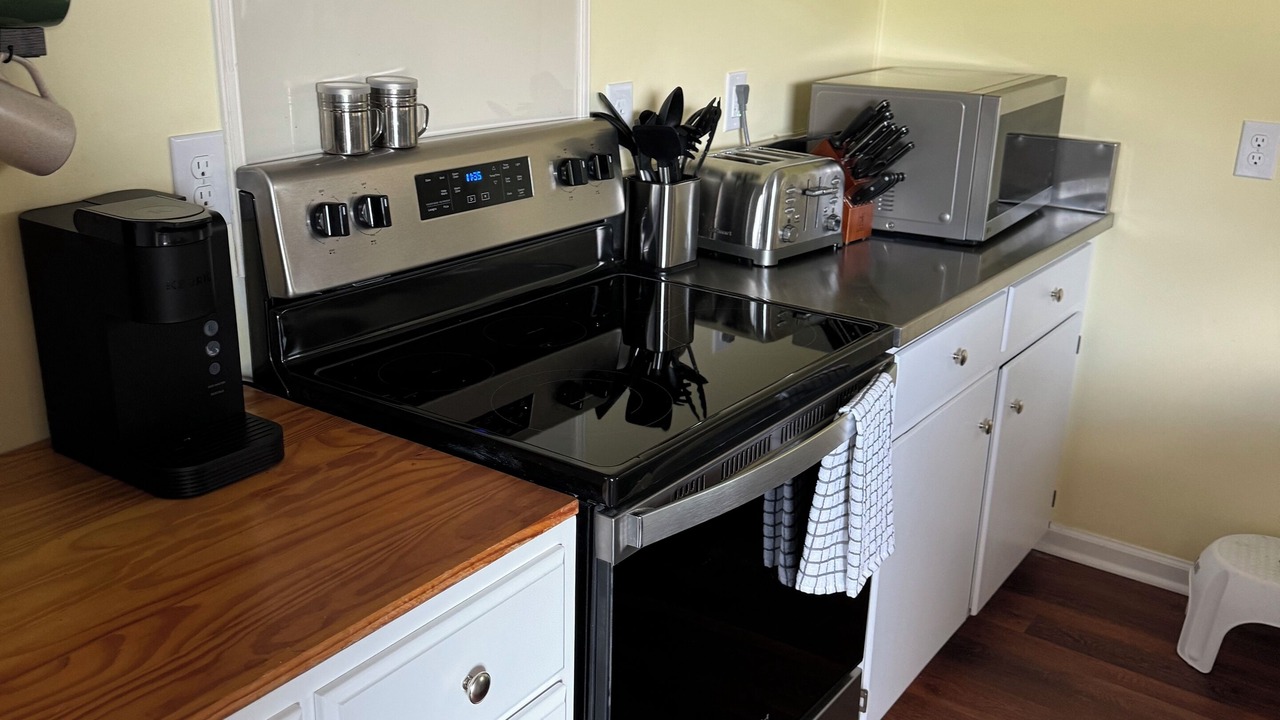 Photo of Kitchen in Hood