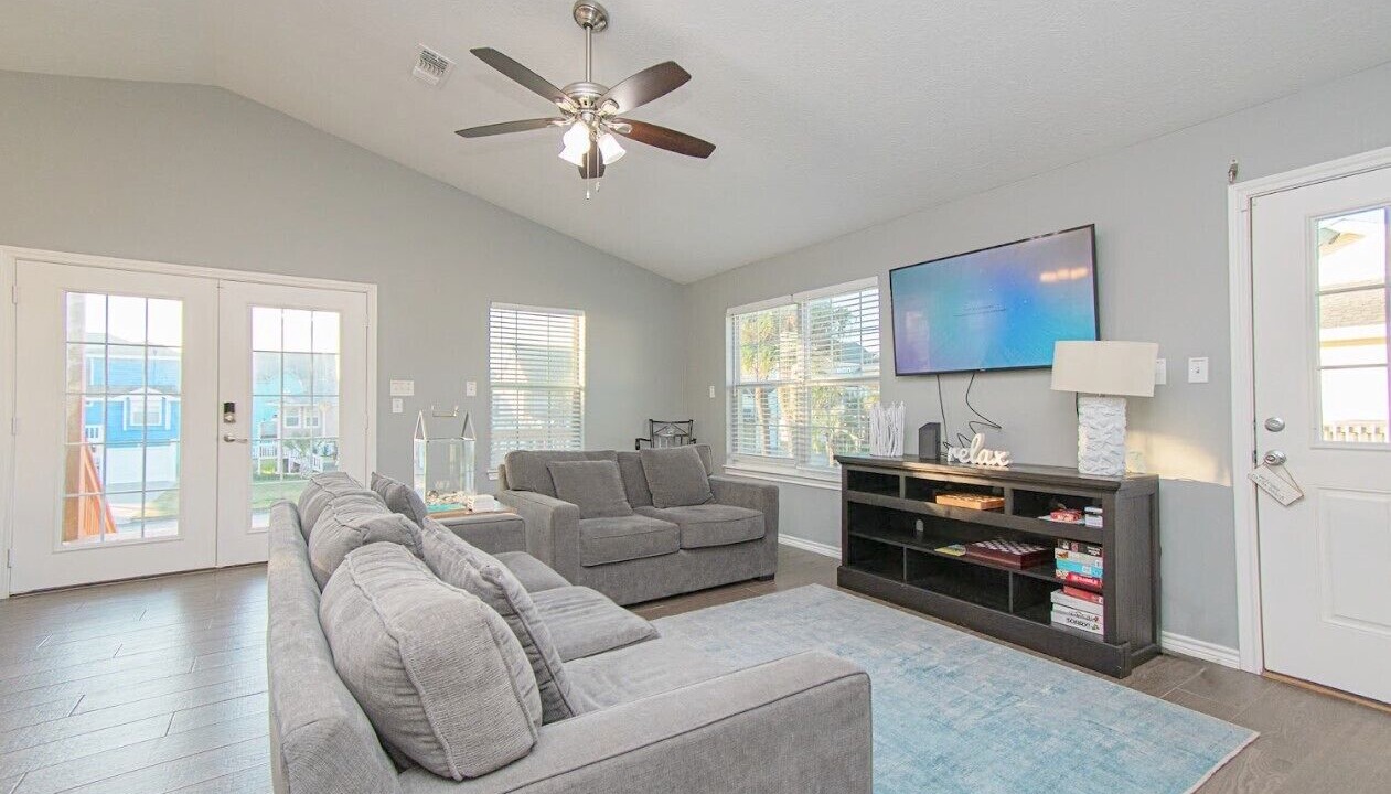 Photo of Livingroom in Pirates Beach