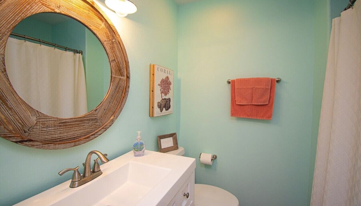 Photo of Bathroom in Pirates Beach