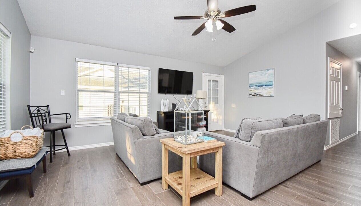 Photo of Livingroom in Pirates Beach