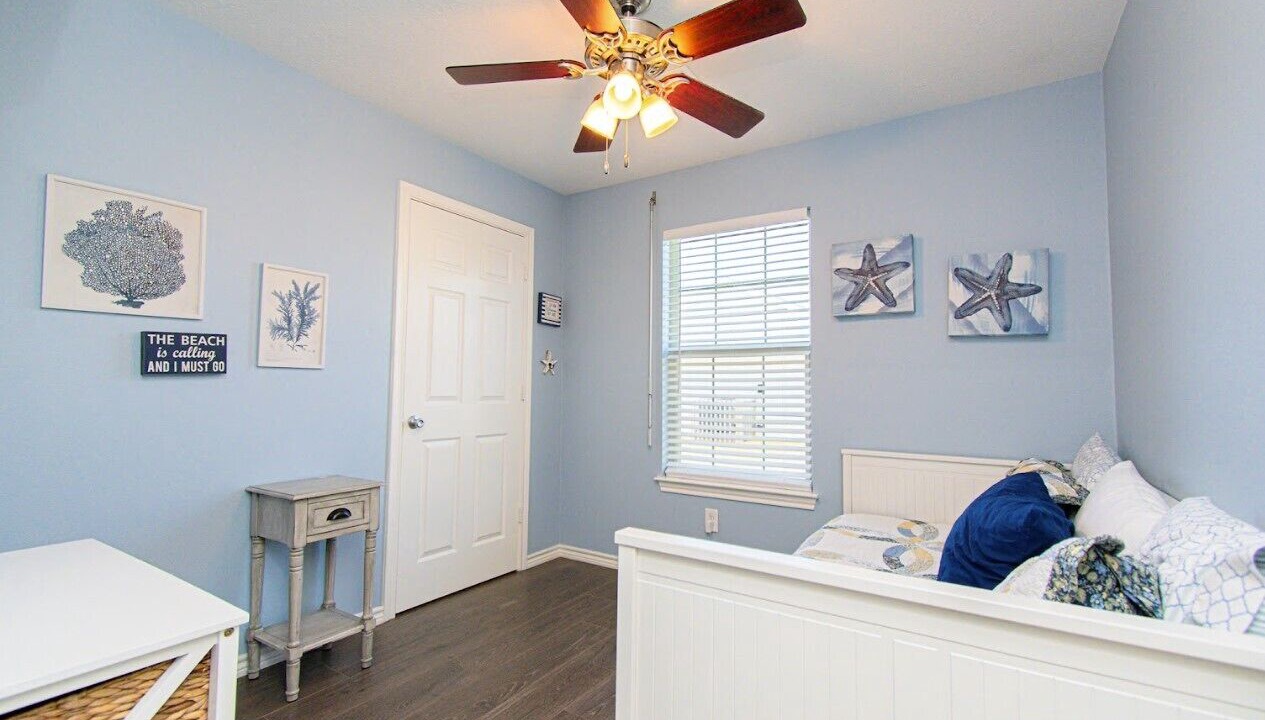 Photo of Bedroom in Pirates Beach