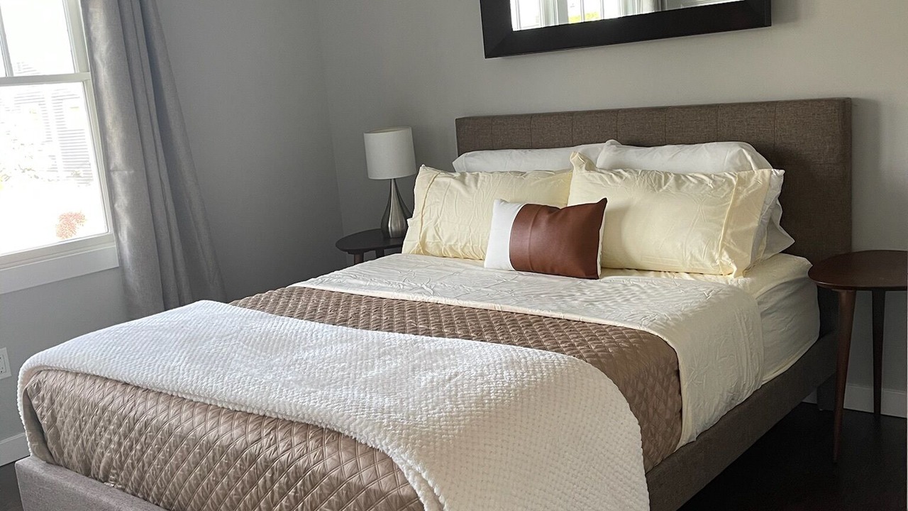 Photo of Bedroom in Lido Beach