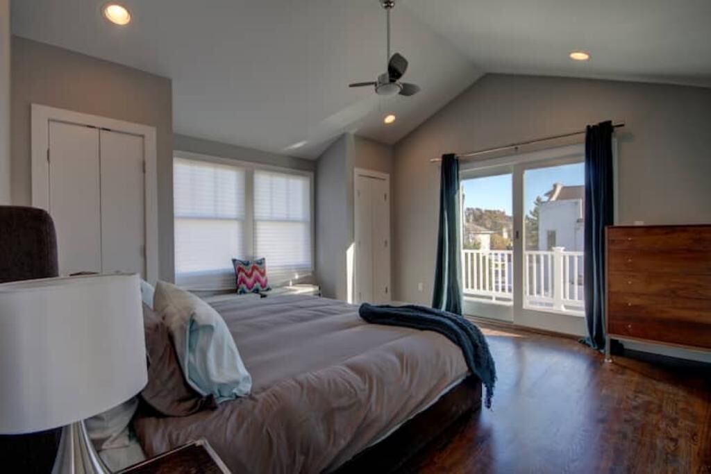 Photo of Bedroom in Lido Beach