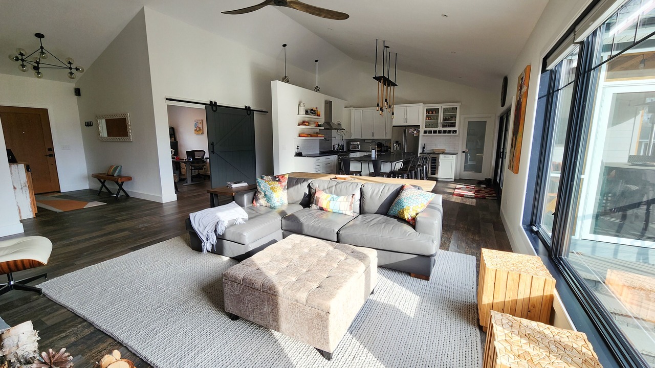 Photo of Livingroom in Saratoga Springs