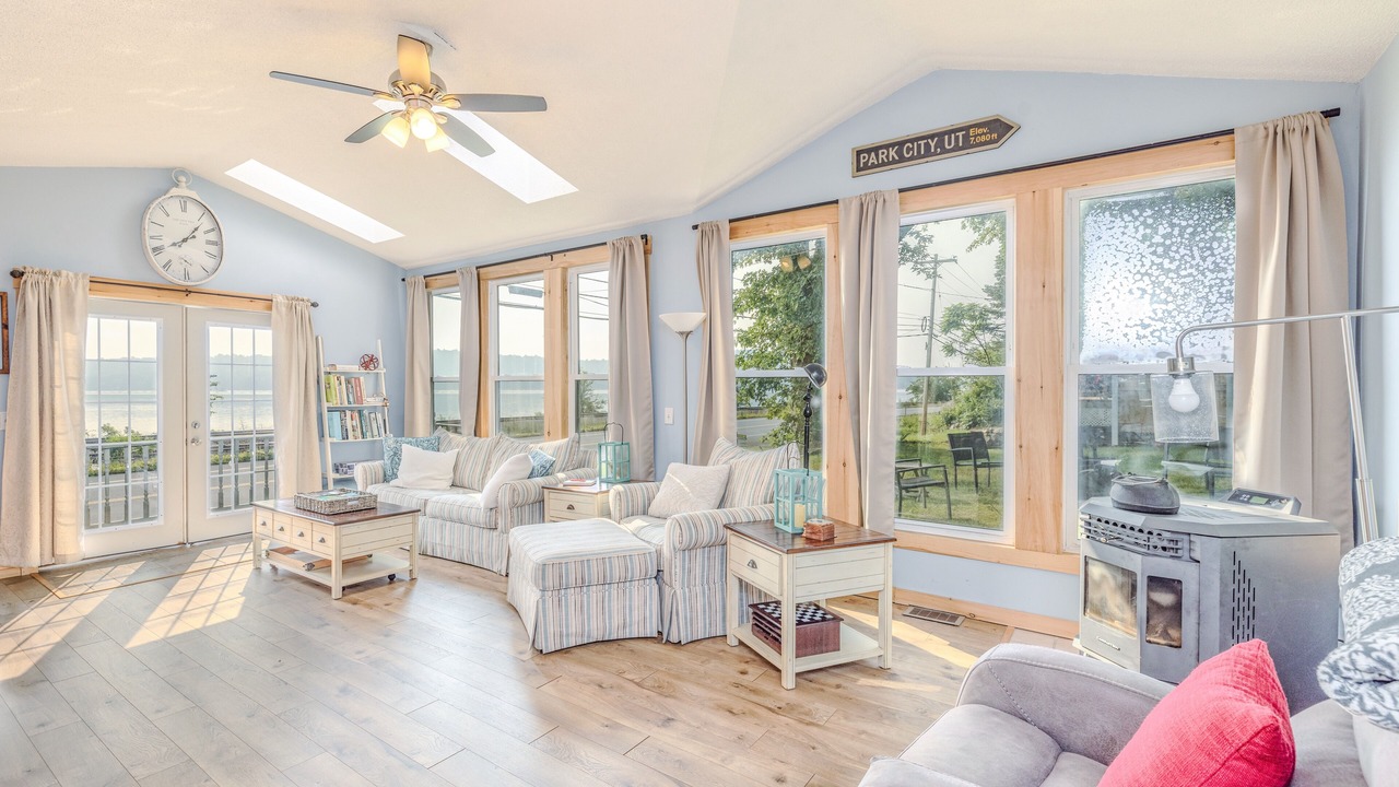 Photo of Livingroom in Ticonderoga