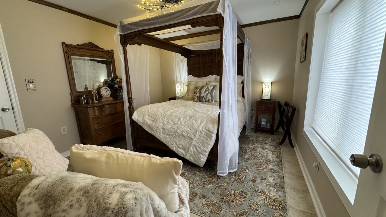 Photo of Bedroom in Montebello