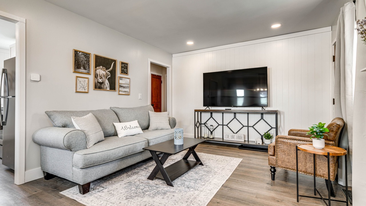 Photo of Livingroom in Tonawanda