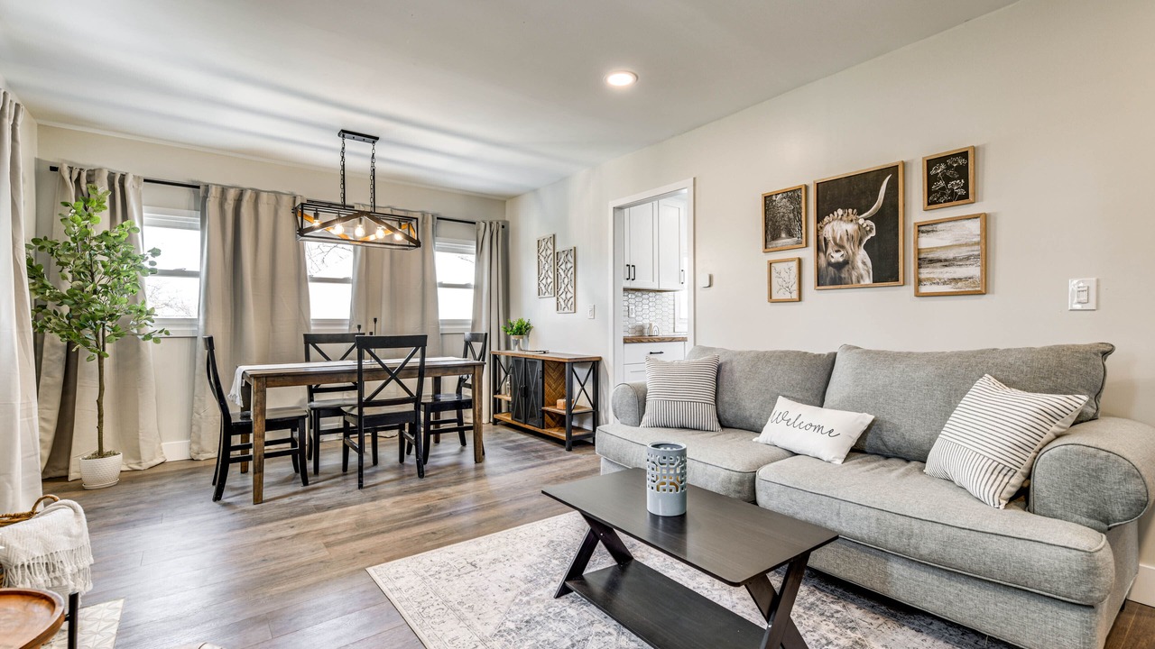 Photo of Livingroom in Tonawanda