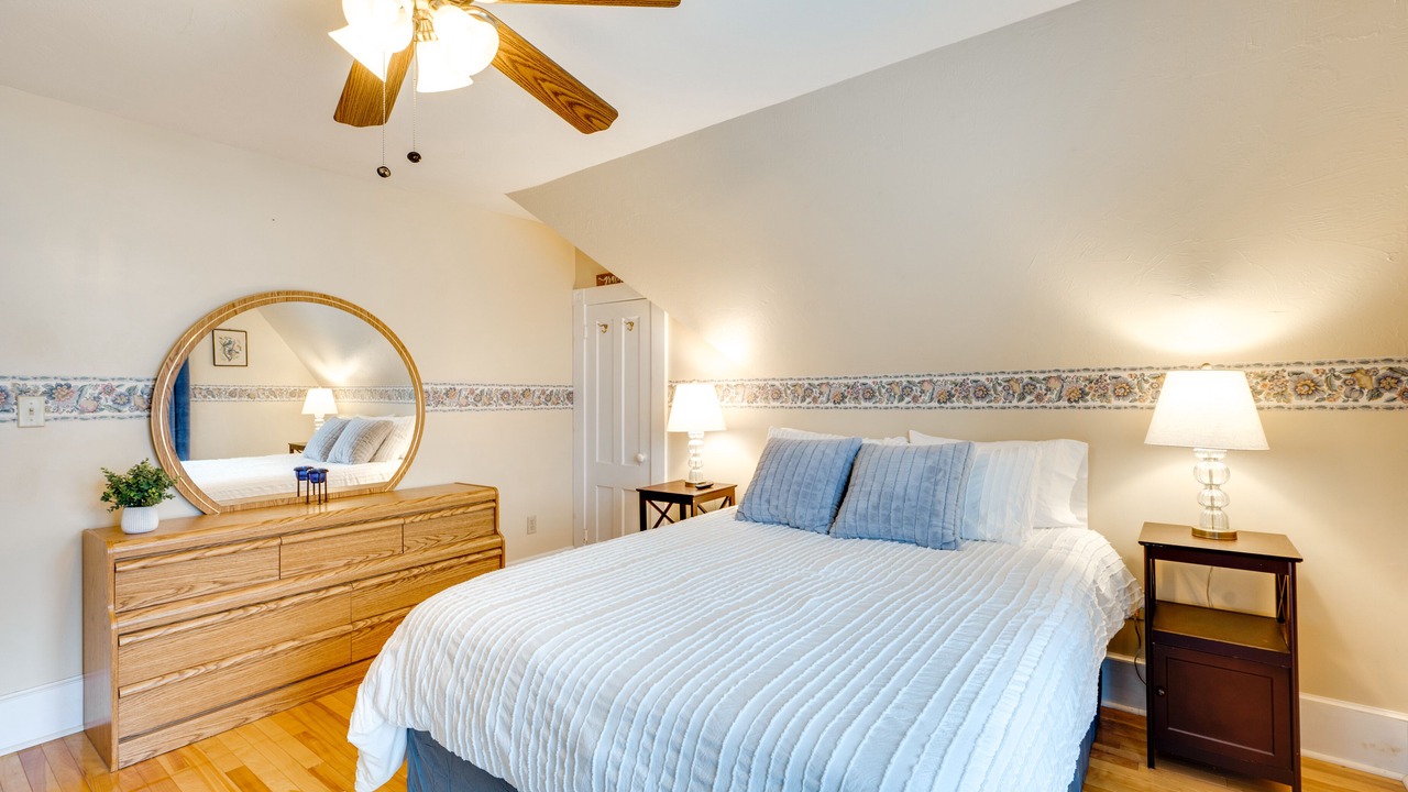 Photo of Bedroom in Colebrook