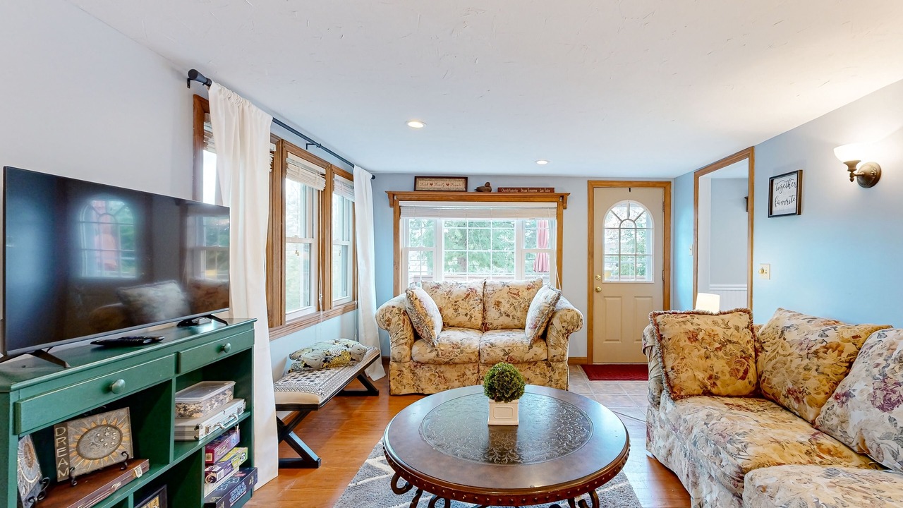 Photo of Livingroom in Gilmanton