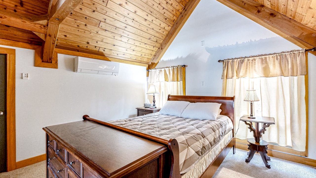 Photo of Bedroom in Wolfeboro