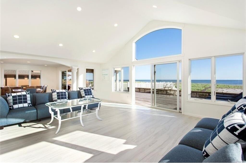 Photo of Livingroom in Westhampton Beach