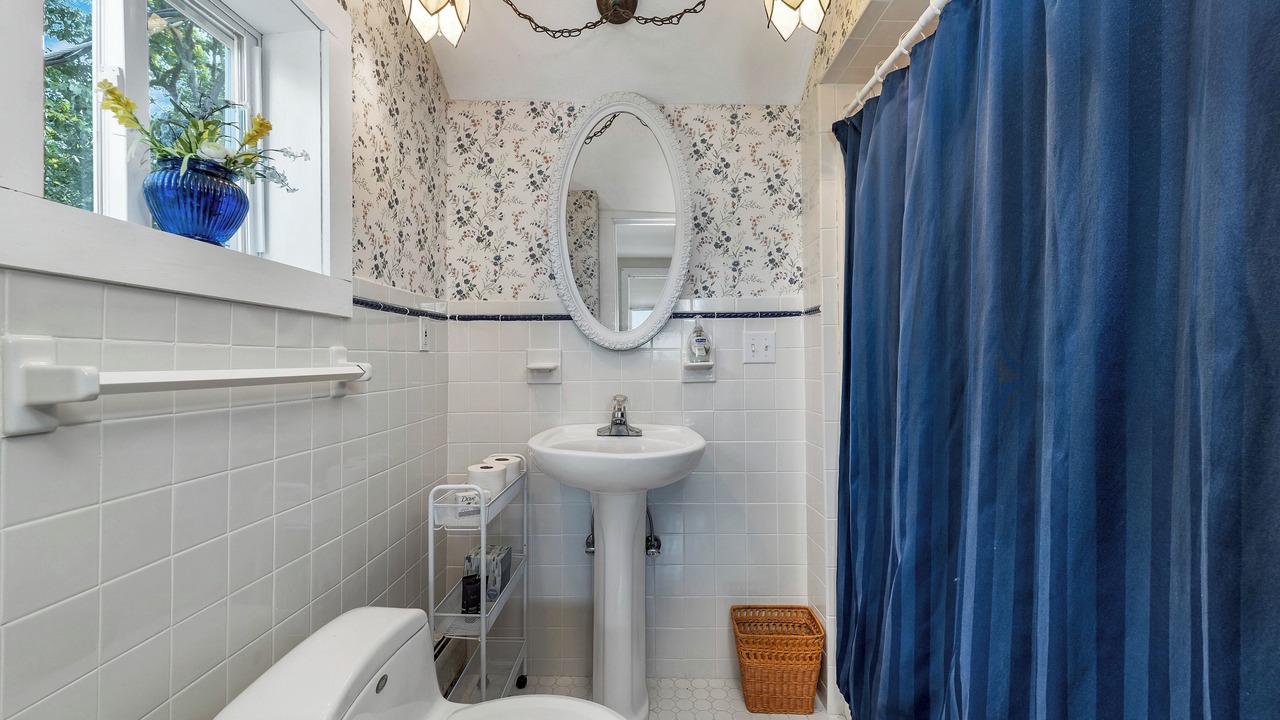 Photo of Bathroom in Melvin Village
