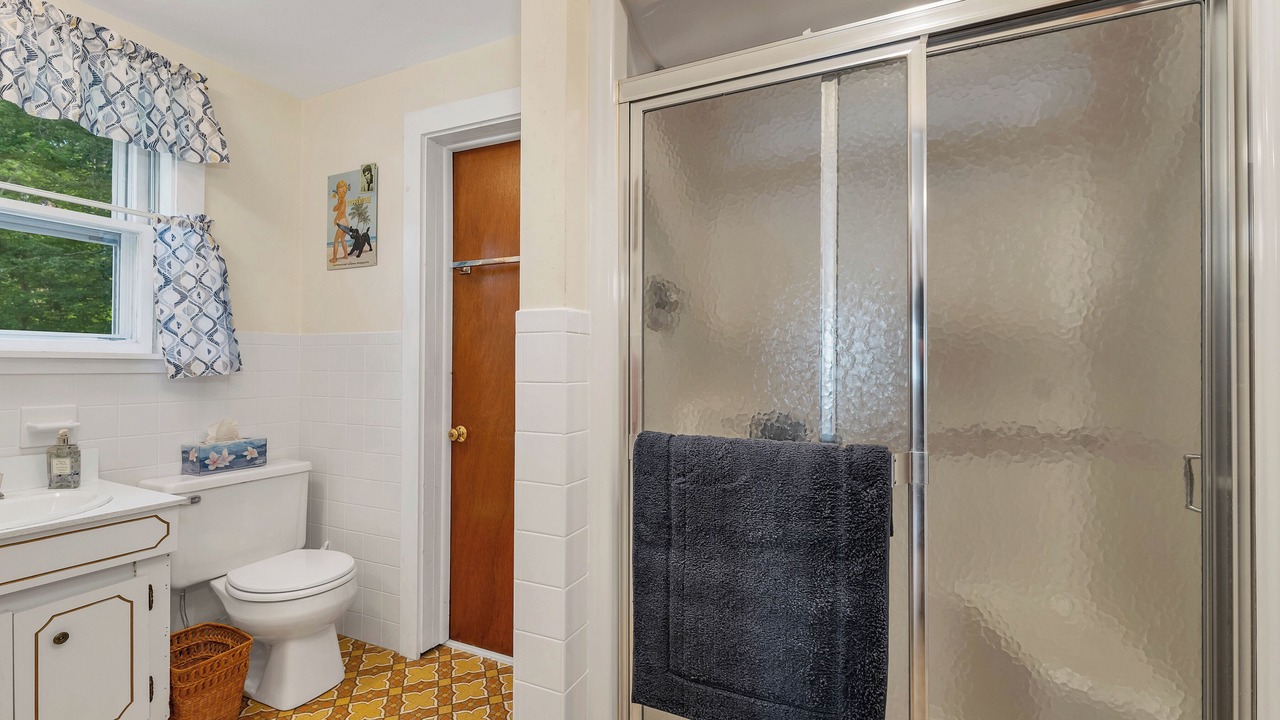 Photo of Bathroom in Melvin Village