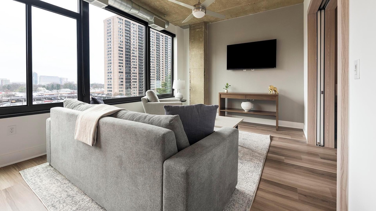 Photo of Livingroom in Baileys Crossroads