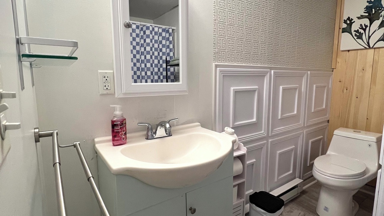 Photo of Bathroom in Stockade Historic District