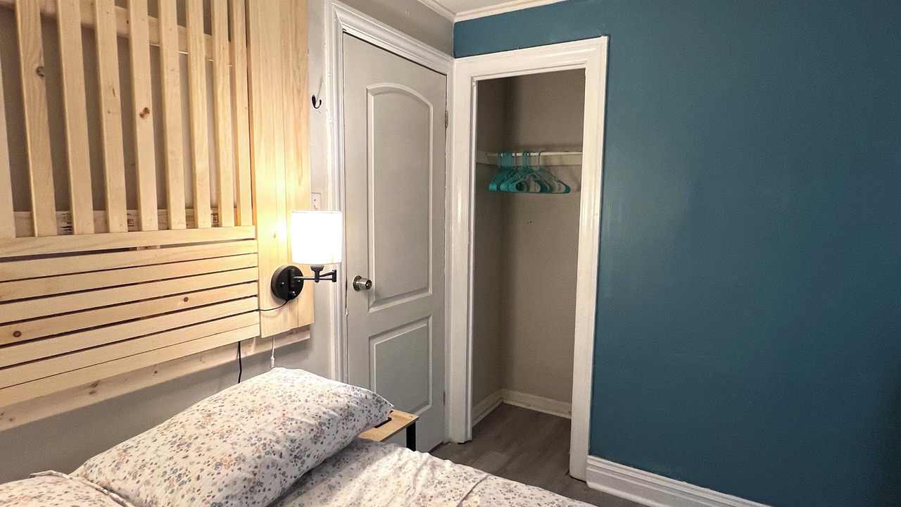 Photo of Bedroom in Stockade Historic District