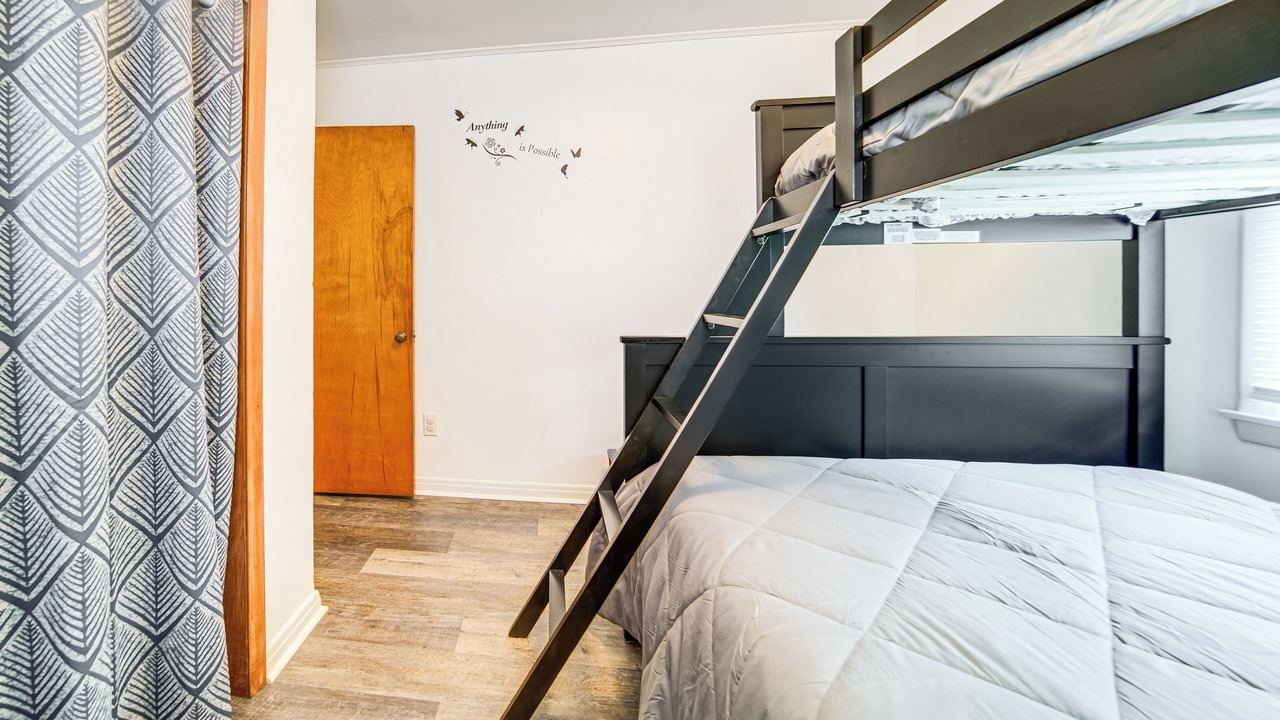 Photo of Bedroom in Jamestown West