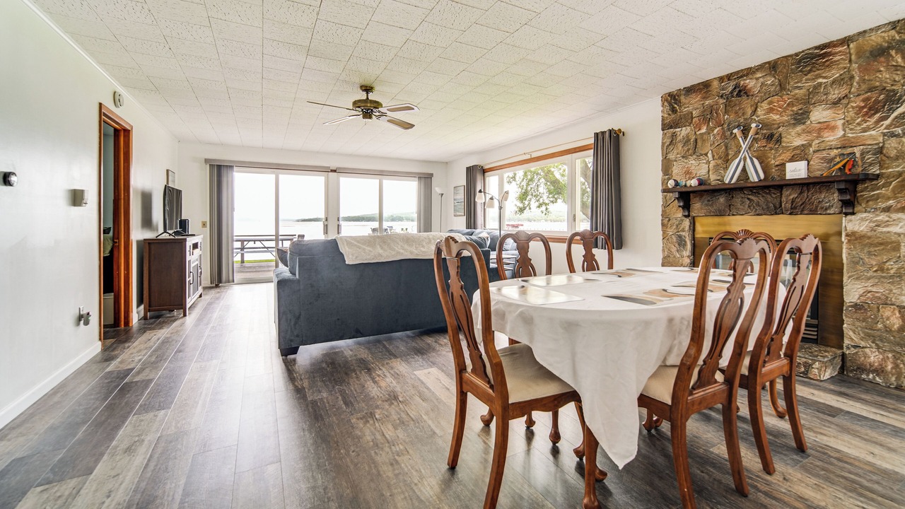 Photo of Livingroom in Jamestown West