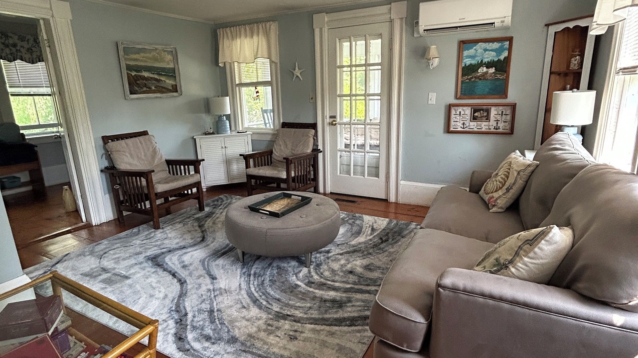 Photo of Livingroom in Moody